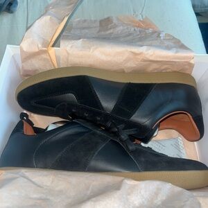 Quince Black and Tan Sneakers